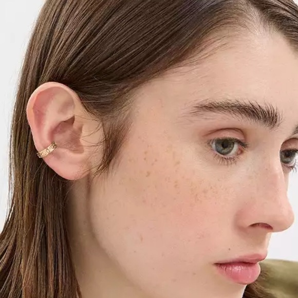 Coach NWT Signature Kissing Ear Cuff. - Picture 3 of 4